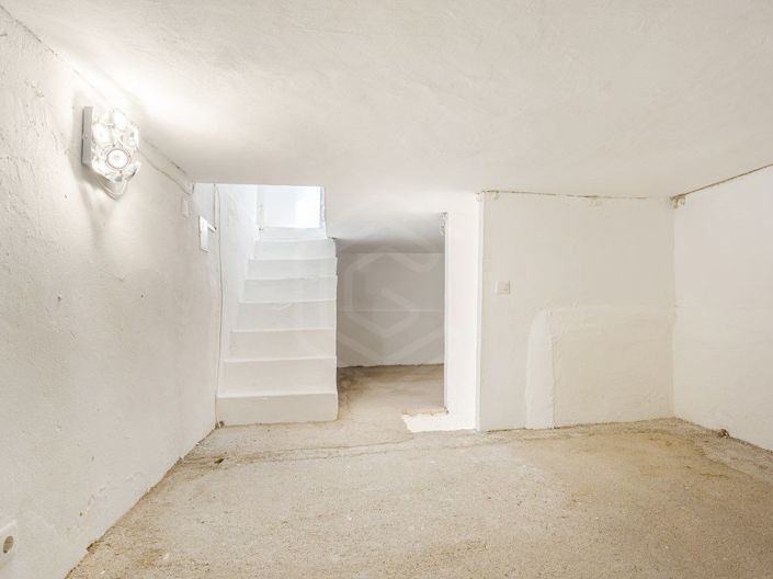 Image No.22-4 Bed House for sale