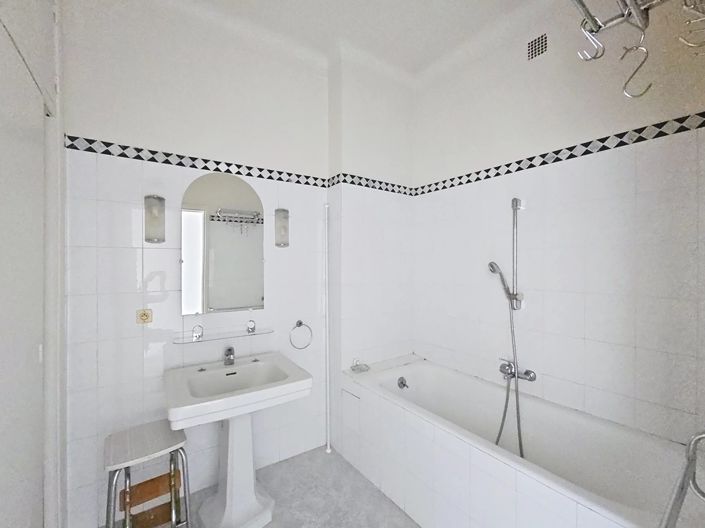 Image No.13-2 Bed Apartment for sale