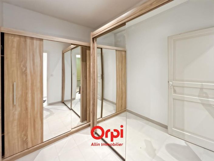 Image No.10-3 Bed House for sale