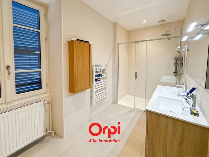 Image No.11-3 Bed House for sale