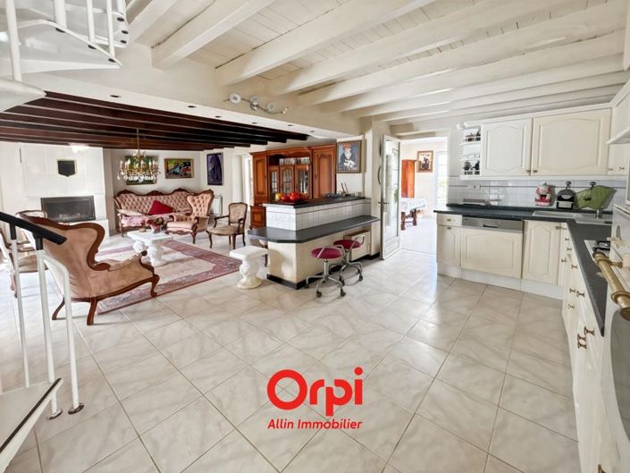 Image No.10-3 Bed House for sale