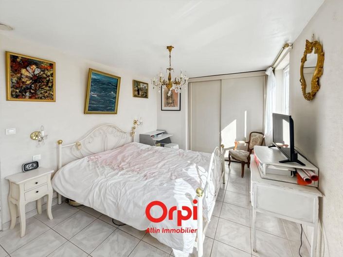 Image No.13-3 Bed House for sale