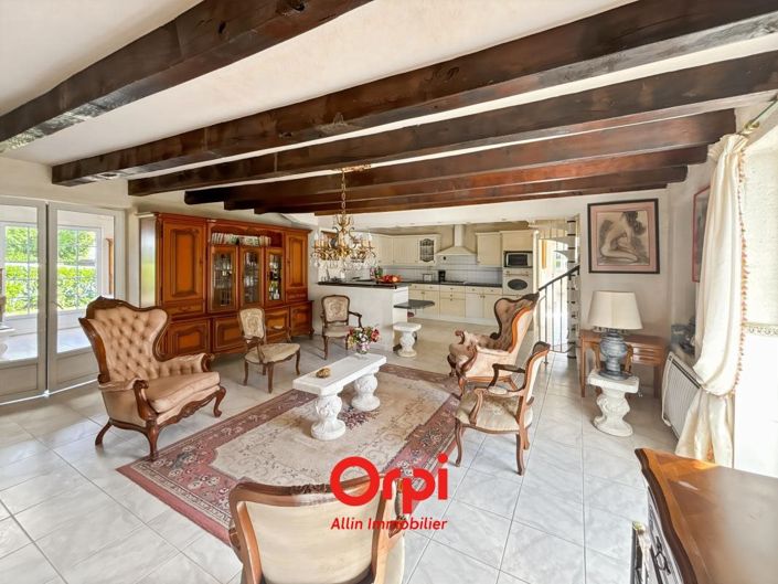 Image No.8-3 Bed House for sale