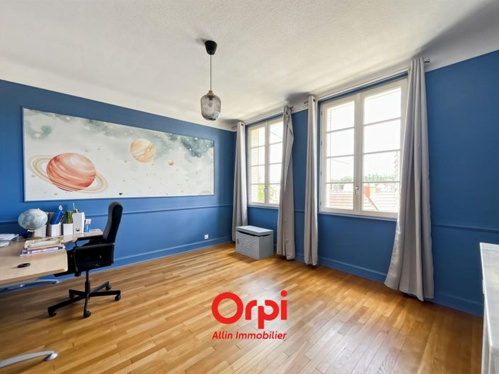 Image No.17-4 Bed House for sale