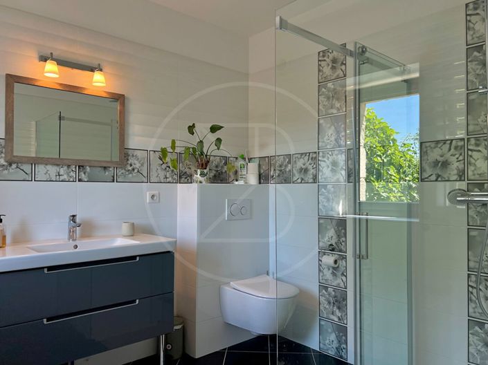 Image No.12-5 Bed House for sale