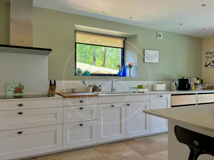 Image No.8-5 Bed House for sale