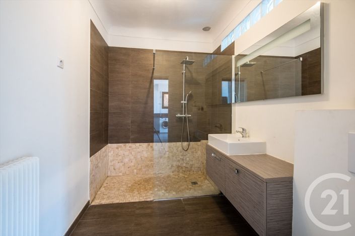 Image No.18-4 Bed House for sale