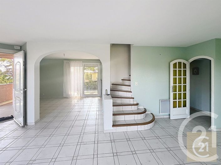 Image No.2-3 Bed House for sale