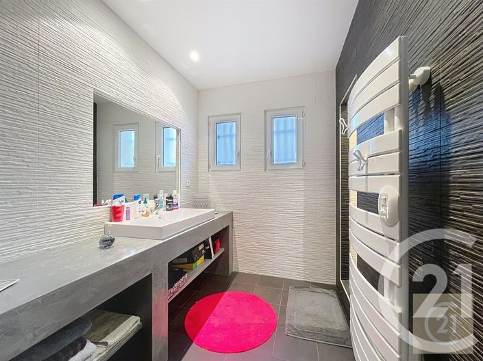 Image No.21-4 Bed House for sale