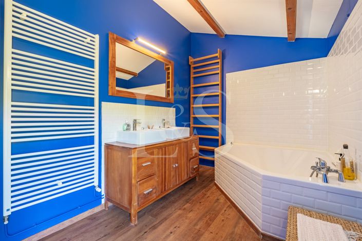 Image No.20-5 Bed House for sale