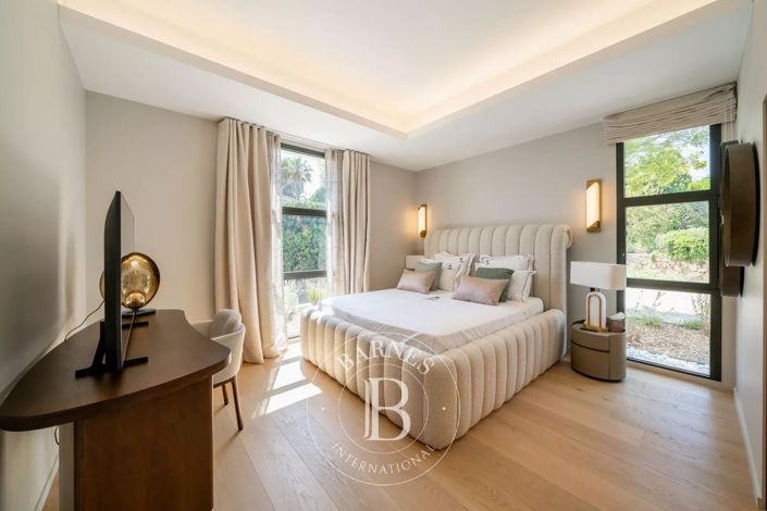 Image No.16-5 Bed House for sale