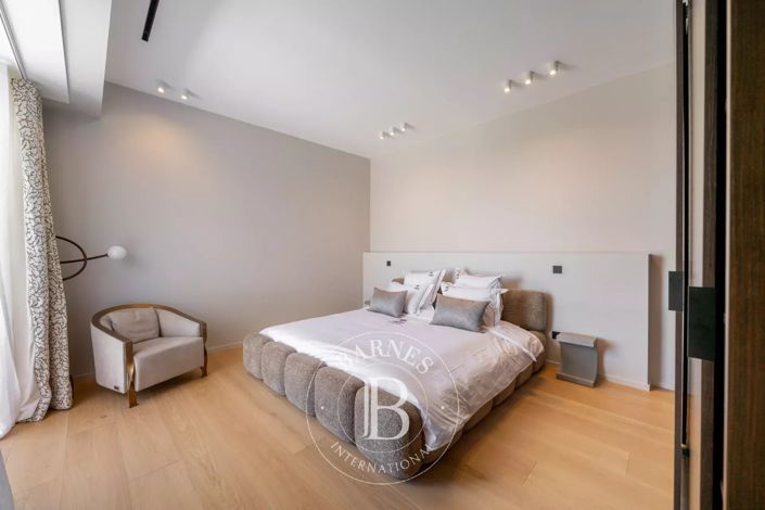 Image No.18-5 Bed House for sale