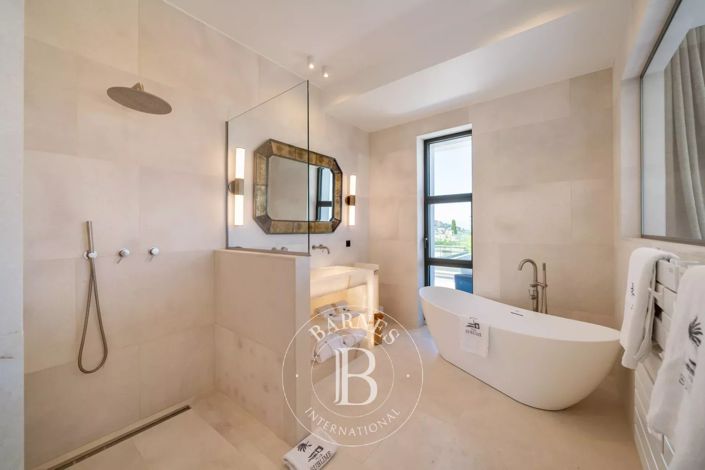 Image No.19-5 Bed House for sale