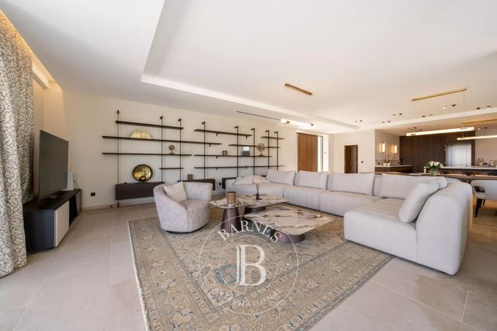 Image No.23-5 Bed House for sale