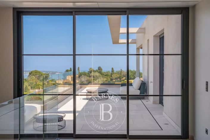 Image No.34-5 Bed House for sale