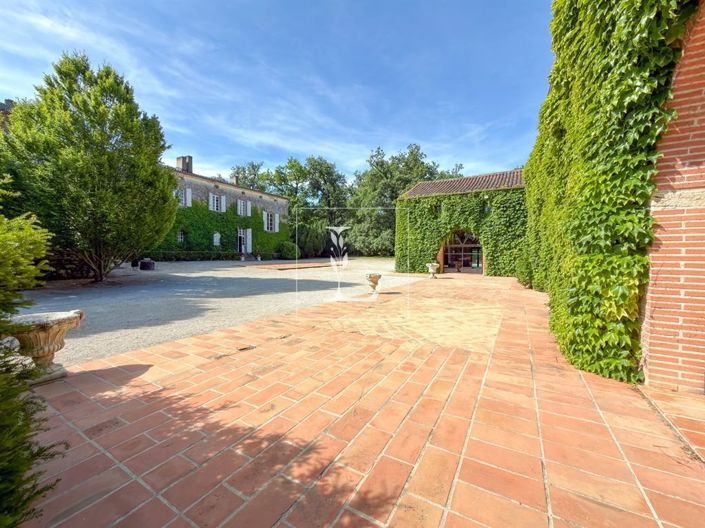 Image No.16-24 Bed Property for sale