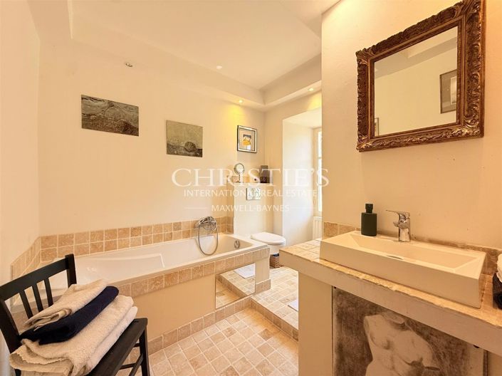 Image No.18-6 Bed House for sale