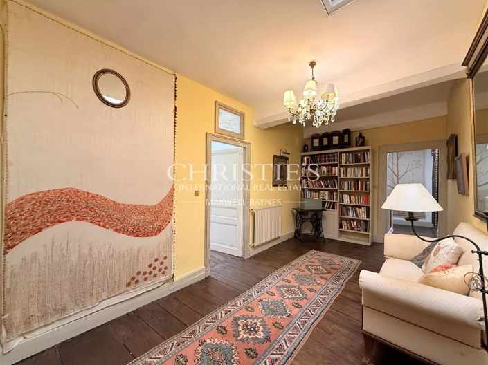 Image No.19-6 Bed House for sale