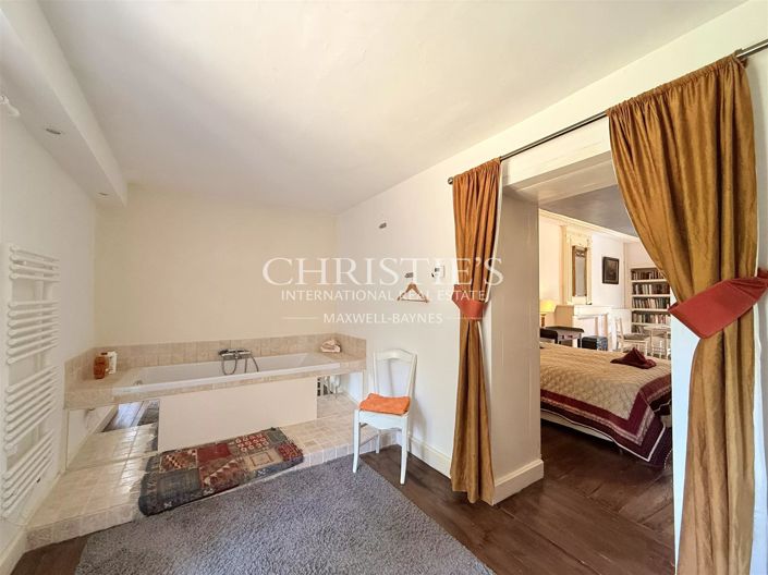 Image No.22-6 Bed House for sale