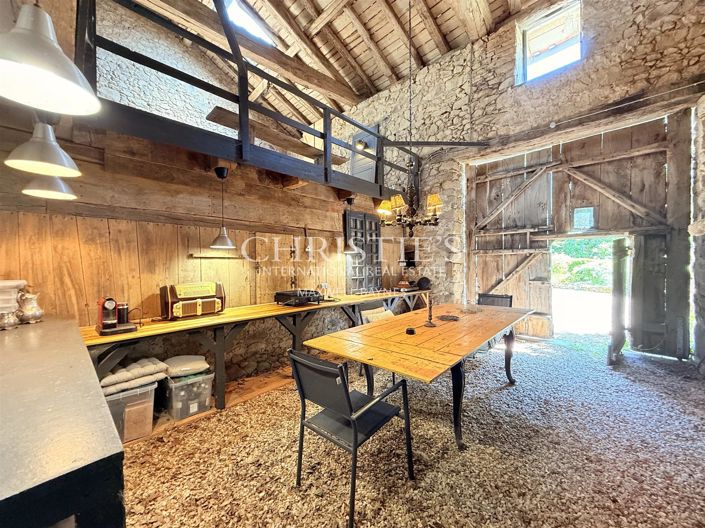 Image No.52-6 Bed House for sale