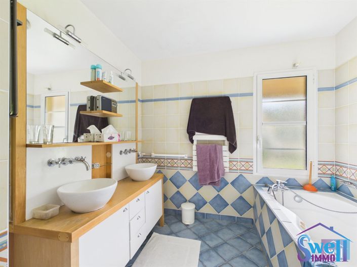 Image No.20-4 Bed House for sale
