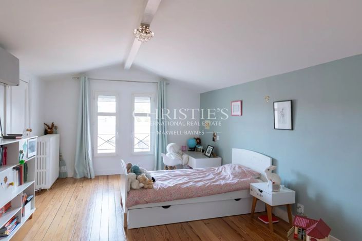 Image No.9-5 Bed House for sale