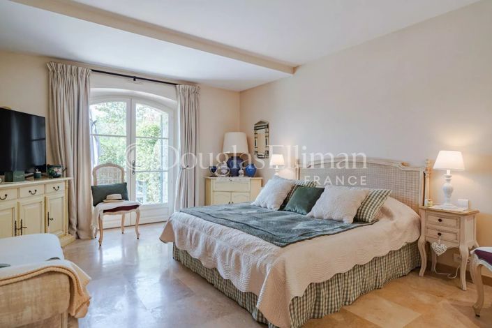 Image No.10-5 Bed House for sale