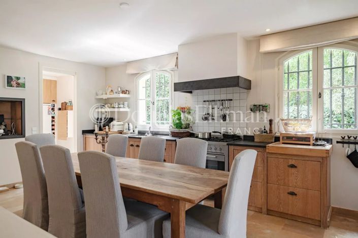 Image No.9-5 Bed House for sale