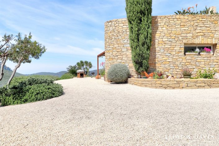 Image No.16-4 Bed Property for sale