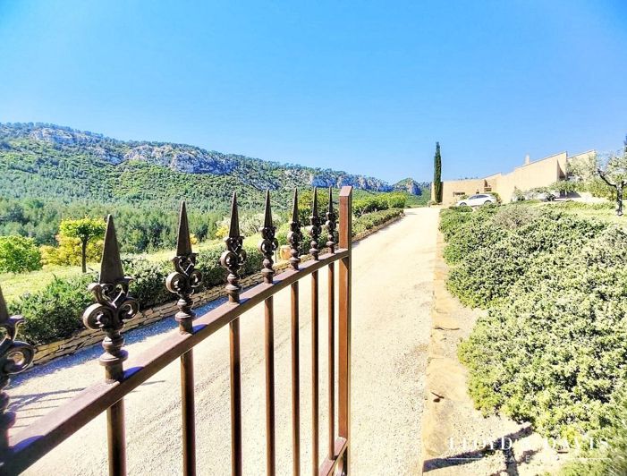 Image No.17-4 Bed Property for sale