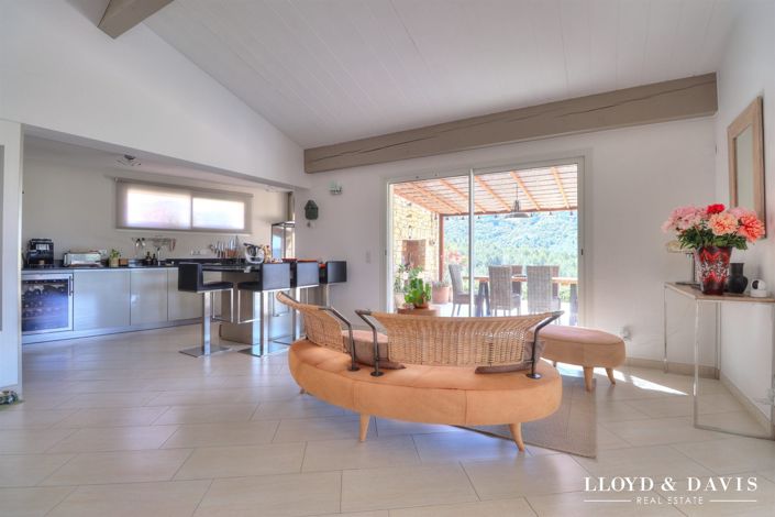 Image No.7-4 Bed Property for sale