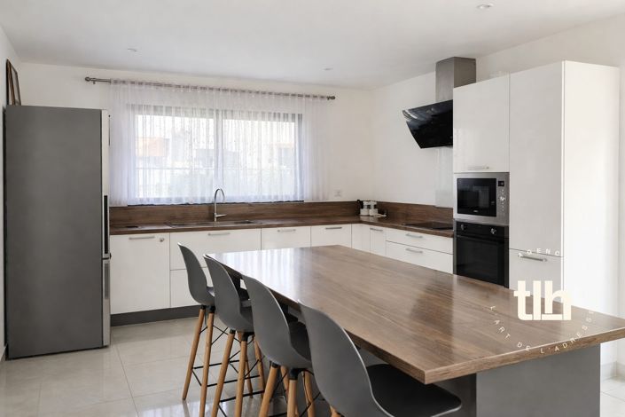 Image No.5-4 Bed House for sale