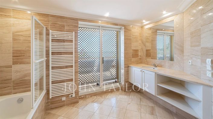 Image No.11-3 Bed Apartment for sale
