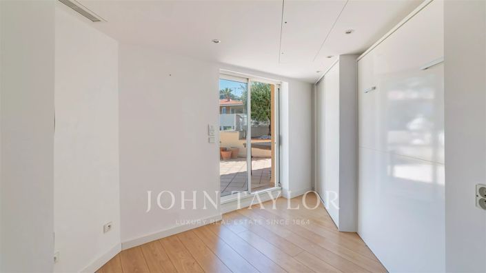 Image No.14-3 Bed Apartment for sale