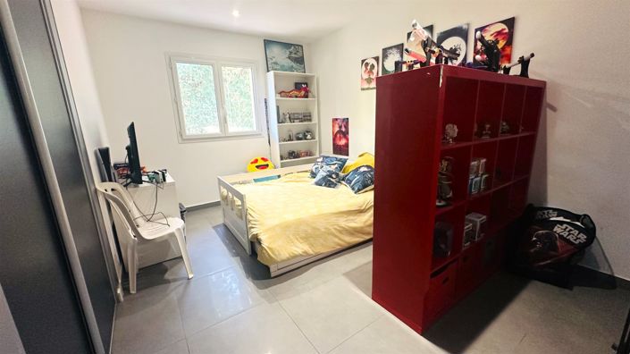Image No.11-3 Bed House for sale