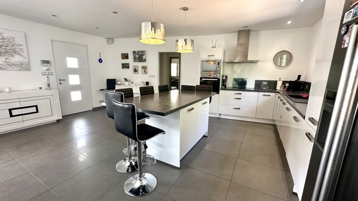 Image No.5-3 Bed House for sale