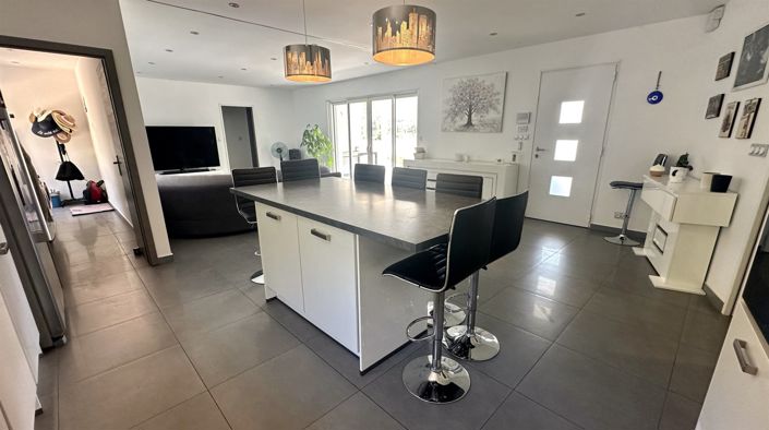 Image No.6-3 Bed House for sale