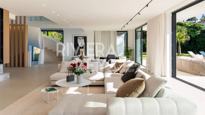 Image No.24-7 Bed House for sale