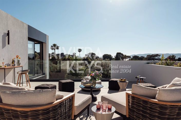 Image No.7-7 Bed House for sale