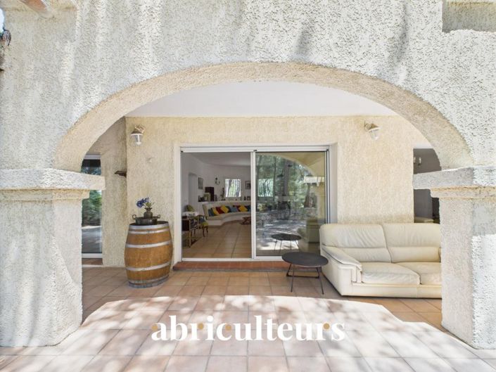 Image No.6-5 Bed House for sale