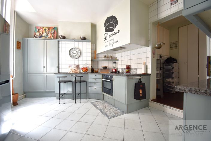 Image No.10-3 Bed Apartment for sale