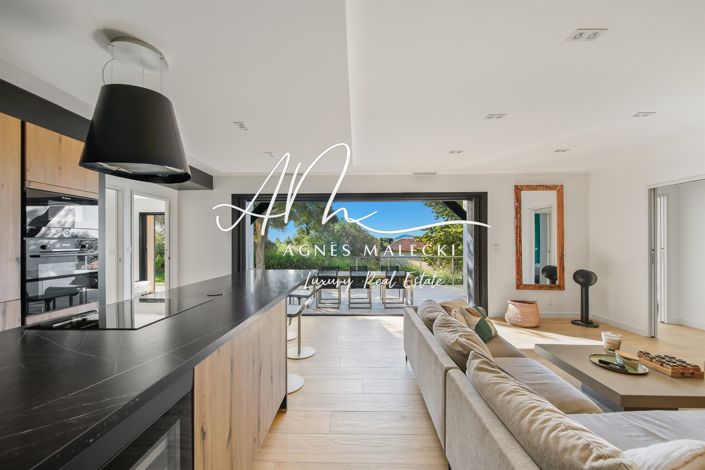 Image No.4-4 Bed House for sale