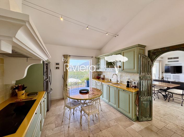 Image No.17-6 Bed House for sale