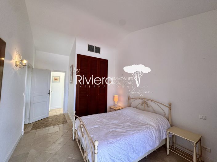 Image No.26-6 Bed House for sale