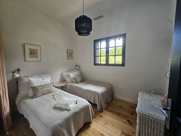 Image No.12-4 Bed House for sale
