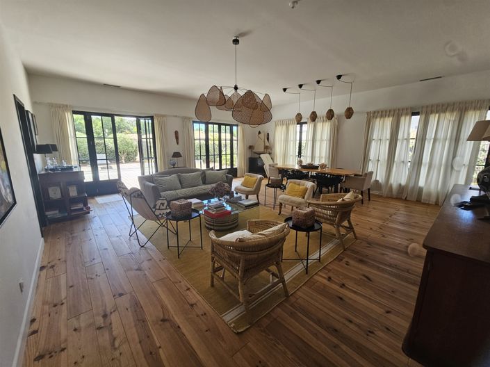 Image No.2-4 Bed House for sale