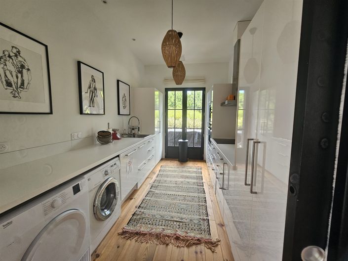 Image No.8-4 Bed House for sale
