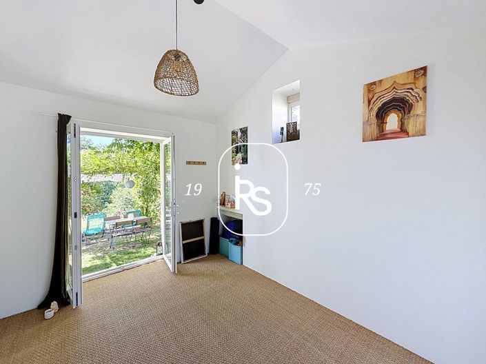 Image No.11-2 Bed House for sale