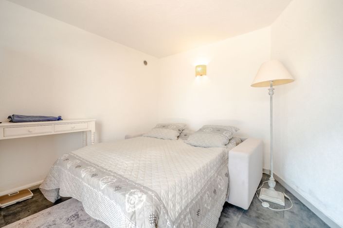 Image No.8-4 Bed House for sale