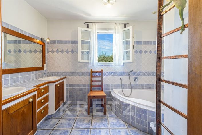 Image No.22-7 Bed House for sale